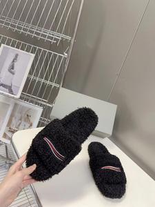 Luxurious High-quality Casual Men's Women's Woolen Warmers Fashionable Embroidery Anti-slip Outdoor Design Cashmere Upper Plush - Product Image 3