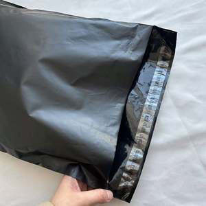 Enveloppes d'expédition en mylar de luxe biodégradables à 100 % avec logo personnalisé, autocollantes, pour l'emballage de t-shirts, de chaussettes, de chaussures et de fourrures - Product Image 5