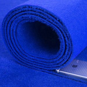 Vente en gros de tapis en feutre <span class=keywords><strong>bleu</strong></span> en rouleau, tapis pour coureurs d'événements d'exposition, tapis en feutre <span class=keywords><strong>bleu</strong></span> uni, tapis en feutre à l'aiguille en polyester non tissé - Product Image 1