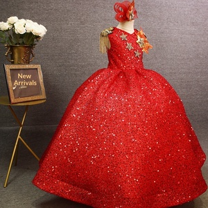 Nuovo Arrivo: Abito Rosso per Ragazze con Stella a Cinque Punte, Perline e Paillettes in Poliestere e Cotone per Esibizioni e Canto - Product Image 2