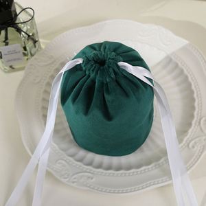 Bolsa de Terciopelo Roja y Verde Personalizada con Cordón para Regalos de Navidad, Bodas y Manualidades - Product Image 4