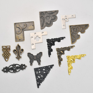 Adornos de esquina de aleación de zinc antiguo para decoración de cajas de madera, regalos artesanales, adornos metálicos fundidos a presión hechos a mano. - Product Image 2