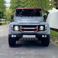 Kit carrosserie large pour Land Rover Defender 110/90 : pare-chocs avant et arrière, ailes, calandre avant, déflecteurs d'air et extensions d'ailes