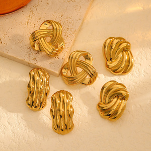 Pendientes de acero de titanio con forma de corazón, diseño geométrico chapado en oro de 18k para mujer, regalo, joyería, accesorio de moda - Product Image 3