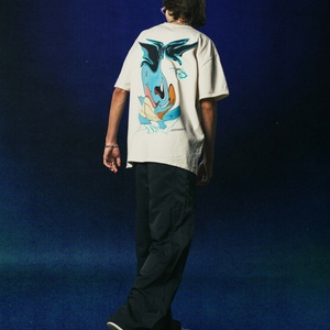 เสื้อยืดวินเทจสีขาวล้างสีสไตล์เรโทรทรงโอเวอร์ไซส์สำหรับผู้ชาย ผ้าฝ้ายล้างสี พิมพ์ลายตัวละครอนิเมะ สตรีทแวร์ เสื้อยืดแบบสั่งทำ - Product Image 3
