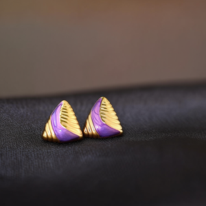 Pendientes de Moda con Esmalte Morado, Acero Inoxidable 316L, Baño de Oro PVD, Resistentes y Sostenibles - Product Image 3