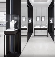 Vitrine à bijoux moderne de luxe personnalisable avec base en bois et verre verrouillable, dimensions et finition personnalisables pour les bijouteries et les horlogeries