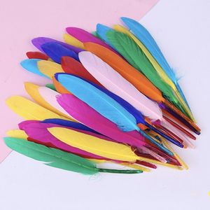 Plumes d'oie blanches naturelles brutes de 10-15 cm (4-6 pouces) – Lot de 100 pour DIY, chapeaux, cadeaux <span class=keywords><strong>et</strong></span> emballages – Vente en gros - Product Image 4