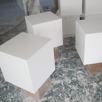 Boîte en matériau solide de surface carrée blanche, sans joint, résistante aux rayures, pour magasin de détail de luxe