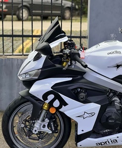Aprilia RS457 Moto vintage à essence 4 temps haute performance - 457cc Bicylindre en parallèle Caractéristiques inspirées de la course pour la route et la piste - Product Image 2