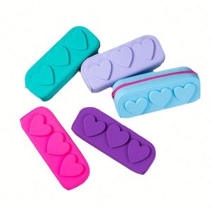 Bolsa de Maquillaje de Silicona Ecológica Resistente al Agua con Cierre de Cremallera, Diseño Personalizado con Serigrafía de Patrón de Caramelos, Tamaño Mediano - Product Image 4
