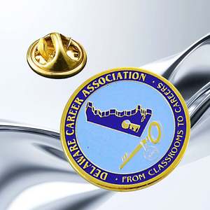 Insignias de Club Personalizadas al por Mayor, Broches de Metal con Esmalte Duro y Logotipo Grabado, Coleccionables de Arte de Moda - Product Image 5