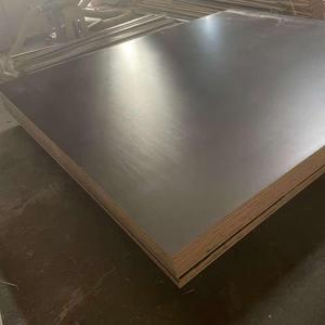 Contreplaqué filmé antidérapant 1220x2440mm 10mm avec revêtement grainé pour passerelles et plateformes en béton à usage léger - Product Image 5