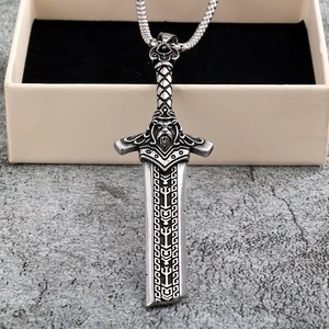 Collier pendentif épée en acier inoxydable Yunnique, design lame brisée 3D, unisexe, cadeau tendance pour assortir aux vêtements - Product Image 3