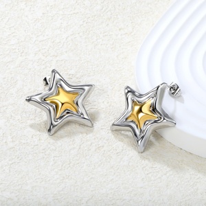 ต่างหูแฟชั่นรูปดาวชุบทอง 18K บนสแตนเลสสตีล ไม่ลอก ไม่ดำ สองสี สำหรับผู้หญิง - Product Image 4