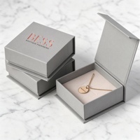 Boîte d'emballage cosmétique et bijoux haut de gamme rose avec fermeture magnétique, logo personnalisé, gaufrage UV et impression quadricolore
