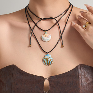 Collier Pendentif Coquillage en Émail Coloré et Imitation Perle pour Femme, Bijou Mystérieux et Étanche, Tendance et Élégant - Product Image 3
