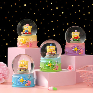 ตุ๊กตาการ์ตูนน่ารัก <span class=keywords><strong>ลูก</strong></span>บอลคริสตัลเรืองแสง ของตกแต่งลูกโลกหิมะ ของขวัญสร้างสรรค์สำหรับนักเรียน ของเล่น ของขวัญชิ้นเล็กๆ สำหรับงานแต่งงาน วันเกิด - Product Image 3