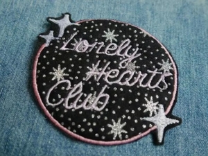 Parche Bordado de Estrella 'Lonely Hearts Club', Aplique de Estrella con Hilo Plateado y Letra Rosa <span class=keywords><strong>Pastel</strong></span> para Chaqueta, Mochila, Estilo Gótico - Product Image 2