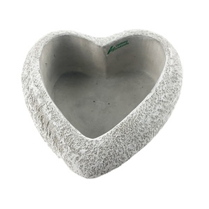 Échantillon disponible Nouvelle arrivée Pot de fleur simple en forme de coeur en ciment <span class=keywords><strong>Création</strong></span> artistique de pots de fleurs - Product Image 5