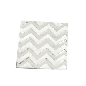 Serviettes carrées ondulées estampées or, créatives, pour hôtels et restaurants haut de gamme ; stock d'usine disponible pour serviettes jetables. - Product Image 5
