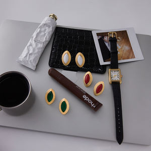 J & D الفولاذ المقاوم للصدأ للماء المضادة للتشويه 18K PVD مطلية بالذهب أحمر أبيض أسود الفيروز نافيت أقراط عشيق عين الحصان - Product Image 2