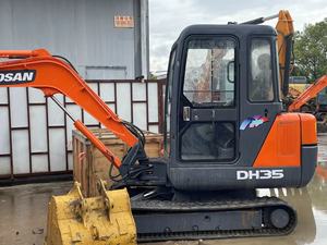 รถขุดตีนตะขาบ Doosan DH35 มือสอง ขนาด 3.5 ตัน พร้อมขาย ใช้เครื่องยนต์ Doosan และปั๊มเดิม กำลัง 29.4 กิโลวัตต์ ราคาถูก สภาพดี - Product Image 1