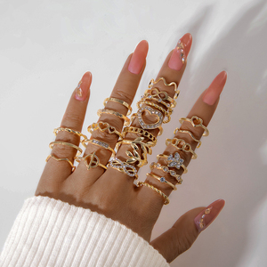 Anillos de Aleación Geométricos de Lujo Ligero Vintage de Gran Venta 2026, Conjunto de Anillos de Mujer con Estilo, Joyería de Moda al por Mayor - Product Image 4