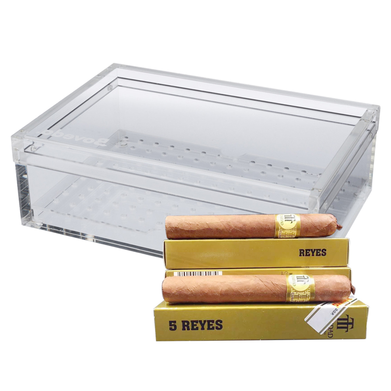 Humidor claro del cigarro
