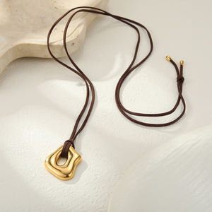 Модное ювелирное изделие: длинное ожерелье из нержавеющей стали с полированной геометрической подвеской на кожаном шнурке, женское, в наличии. - Product Image 6