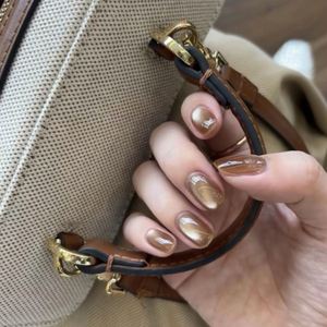 <span class=keywords><strong>Autocollants</strong></span> pour <span class=keywords><strong>ongles</strong></span> complets de couleur unie rouge vif style œil de chat scintillant 24 pièces Design 24 pièces <span class=keywords><strong>Ongles</strong></span> Meilleure vente - Product Image 1