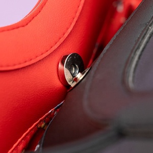 Bolso de cuero duradero con gran capacidad de almacenamiento - Product Image 4