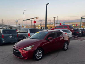 Toyota Yaris IA 2013, Sedán 4 Puertas, Volante a la Izquierda, Cuero, Venta al por Mayor, Coche Usado Sin Accidentes, Excelente Rendimiento de Combustible, Ruedas On-Star, Tracción Trasera, Oferta Económica - Product Image 3