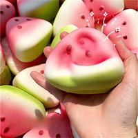Jouet Squishy Pastèque en PU - Texture Douce et Glacée - Rebond Lent - Anti-Stress - Amusant à Presser - Relaxation pour Enfants de 5 à 7 Ans