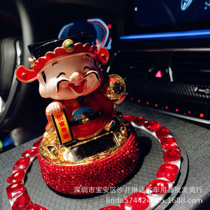 Ornement de voiture God Of Wealth à énergie solaire, incrusté de diamants, avec tête oscillante, pour décoration de console centrale - Product Image 2
