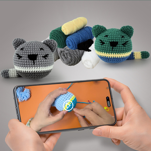Kit de Crochet de Animales para Principiantes - Crea un Lindo Gato, Set Completo para Principiantes con Herramientas y Tutorial en Video, 2 Opciones de Color, Listo para Regalar - Product Image 4