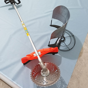 Débroussailleuse à 2 temps avec lame circulaire en métal pour la coupe de l'herbe dans les jardins et vergers - Product Image 1