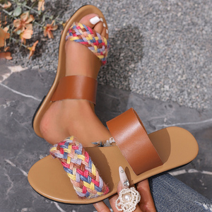 Sandales et pantoufles plates à bout rond pour femme, collection été 2025, style simple, coloris assortis, souples, pour la plage - Product Image 1