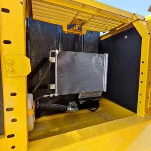 Excavatrice sur chenilles hydraulique d'occasion Komatsu PC240-8, modèle 2022, capacité de la benne de 1,2 m, avec moteur et pompe, à vendre à bas prix - Product Image 4