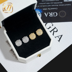 Boucles d'oreilles clous en moissanite, taille brillant rond, sertissage pavé, argent 925 plaqué or 18 carats, bijoux de luxe unisexe - Product Image 3