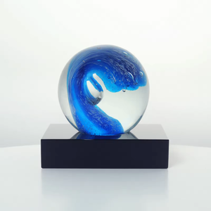 ลูกบอลแก้วคริสตัลสั่งทำรางวัลรางวัลด้วยเลเซอร์สลักลายคลื่นฟองฐานสีดำขัดเงาสำหรับตกแต่งบ้าน - Product Image 2