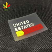 Étiquettes personnalisées en PVC souple 3D transparent gaufré lavables en gros pour vêtements et chaussures