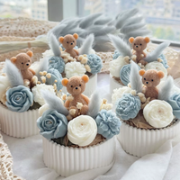 Bougie parfumée en vrac aux tons neutres, motif ours en peluche, dans un gobelet en céramique côtelé personnalisé, avec décor de fleurs séchées, bougie aromatique à la soja pour rebord de fenêtre