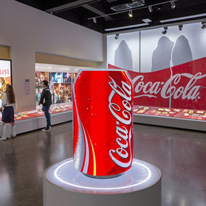 Centro commerciale Digital Signage per interni schermo a LED <span class=keywords><strong>P3</strong></span> modello 3mm Pixel Pitch per la pubblicità del negozio al dettaglio CMS Hanging Text Animation - Product Image 1