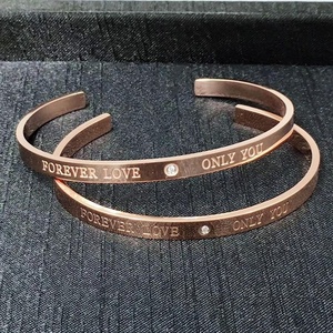 Venta al por mayor de pulseras de pareja de acero inoxidable personalizado y Zirconia brazalete de moda tallado 'Forever Love Only You' para mujeres - Product Image 4