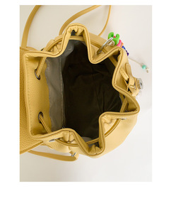 Sac à dos convertible Louis en gros – Sacs à main tendance d'Indonésie – Sac à main de qualité avec fermeture éclair et deux poignées/bretelles - Product Image 3