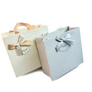 Sacs cadeaux en papier écologiques de haute qualité, élégants, avec poignées en ruban, grands sacs cadeaux de luxe en papier texturé pour les fêtes - Product Image 1