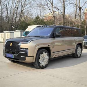 Yangwang U8L Édition 2026 – SUV de Luxe Exécutif Grand Format avec Emblème Or 24K, Hybride EV 4 Moteurs E4 880kW - Product Image 1