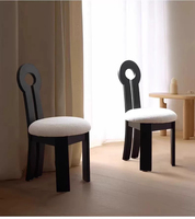 Chaise de salle à manger, tabouret de bar rétro design noir, structure en bois massif, revêtement en tissu doux, mobilier luxueux et esthétique équilibré