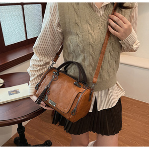 <span class=keywords><strong>Sac</strong></span> à main vintage américain en toile cirée pour <span class=keywords><strong>femme</strong></span>, grande capacité, avec pompon et porte-clés, bandoulière réglable - Product Image 6